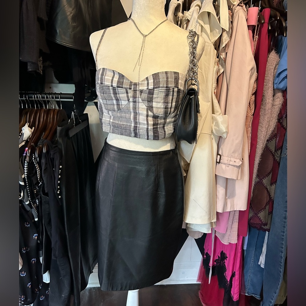 2000’s lamb skin black leather skirt